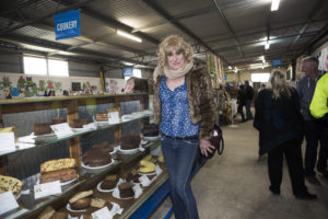 Denise pointing to her first prize cappuccino cake....top shelf!